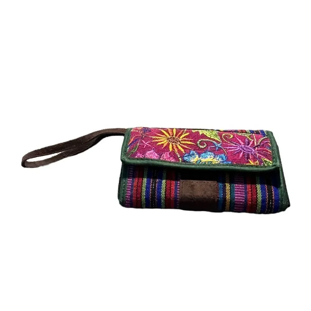 ‎Gorgeous boho wristlet in vibrant primary colors